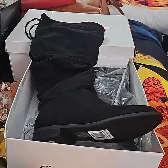 NIB NWT BLACK Suede Boots - Picture 4 of 9